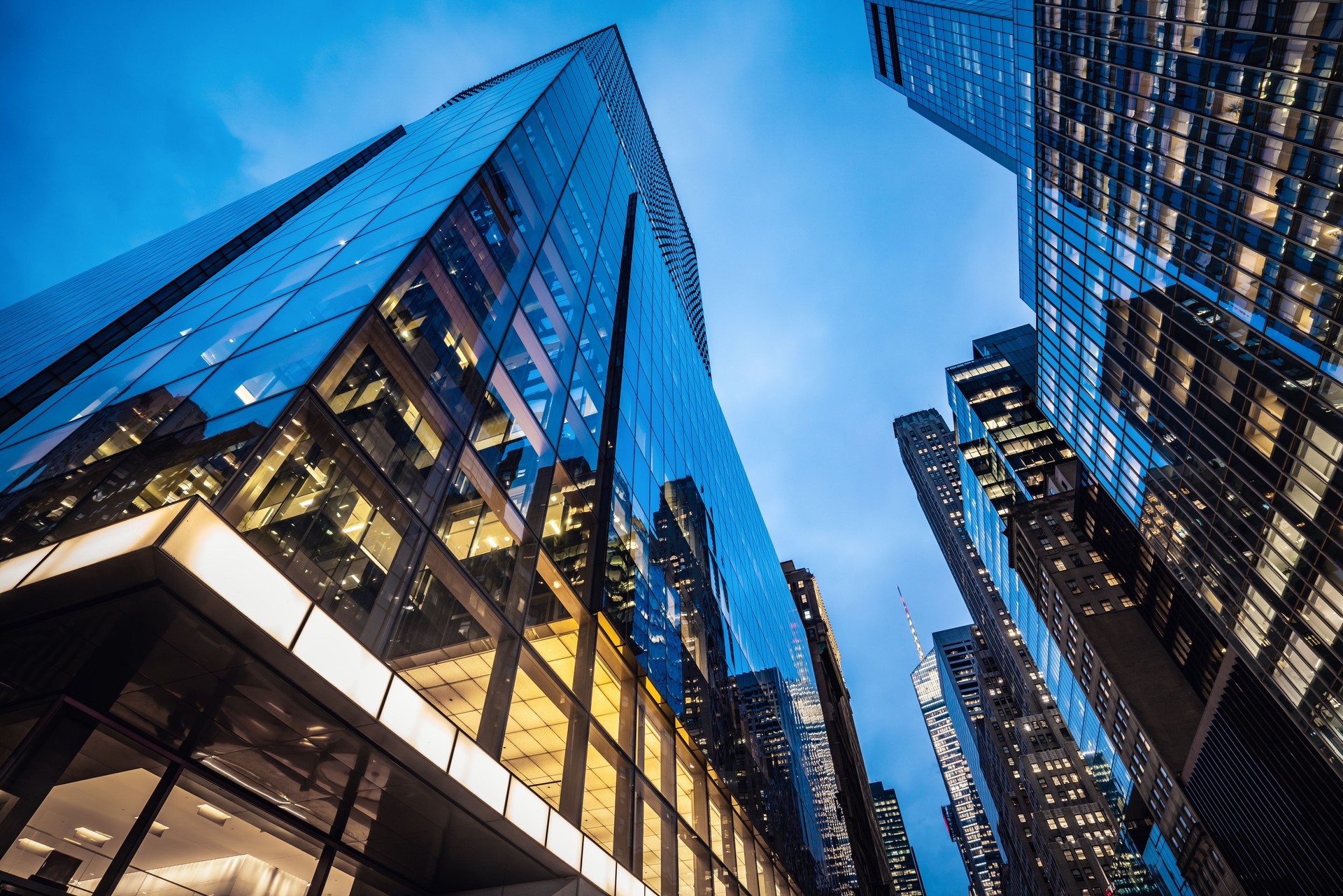 Structural clarity systems for executive leadership teams to align decision-making, improve communication, and restore organizational momentum.
